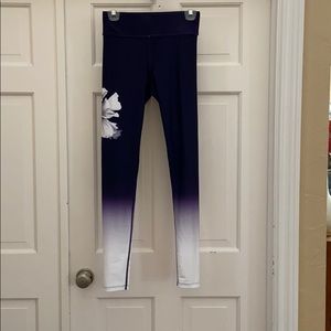 Carbon Purple Ombré Flower Leggings S